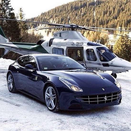 It's about the Luxury Life of the Jetset : FERRARI FF