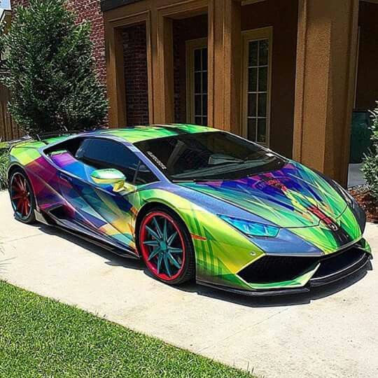 “Men love women, but even more than that, men love cars” - Lamborghini Huracan