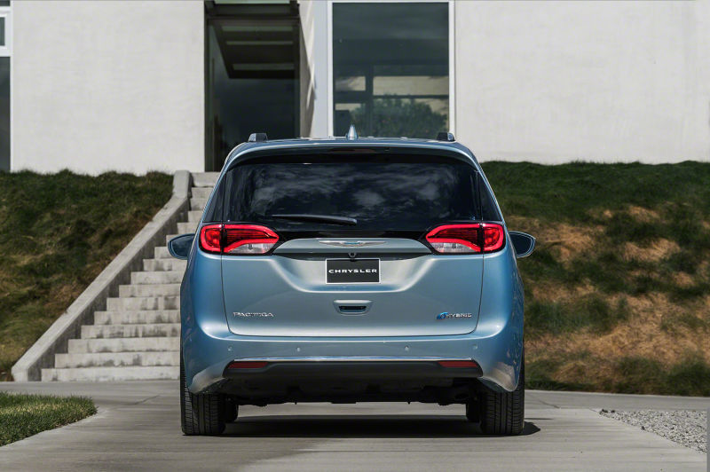 Newcarreleasedates.comMUST SEE 2017 Chrysler Pacifica Hybrid Plug-In Offers Minivan 35 miles of electric range Review