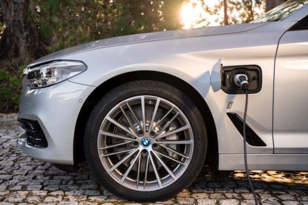 BMW SERIE 5 HYBRID 2018: PRICE, Review AND PHOTOS