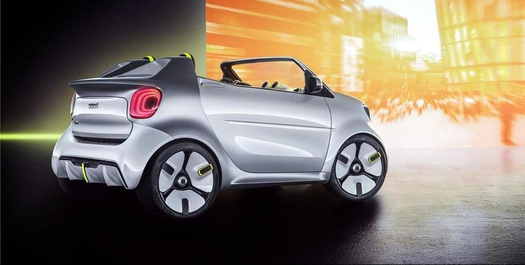 Smart Forease celebrates its 20th anniversary with an electric and roofless prototype
